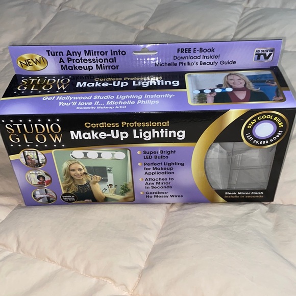 Brand New in Box Studio Glow Cordless Makeup Light - Picture 1 of 11